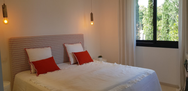 villa in St Tropez : Rent this modern 4 bedroom villa which offers a great Seaview - Photo 9