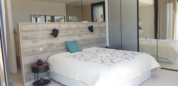 villa in St Tropez : Rent this modern 4 bedroom villa which offers a great Seaview - Photo 13