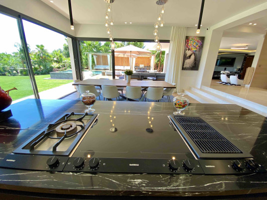 villa in Mougins : Rent stunning newly built 5 bedroom villa in an exclusive area of Mougins with easy access to Cannes - Photo 35