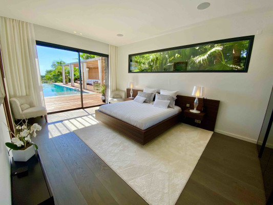 villa in Mougins : Rent stunning newly built 5 bedroom villa in an exclusive area of Mougins with easy access to Cannes - Photo 29