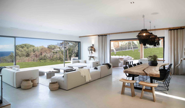 villa in St Tropez : Rent this brand new villa inside 'Les Parcs de Saint Tropez' with a nice sea view and large outdoor space. - Photo 3