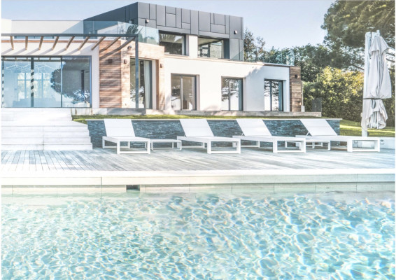 villa in Cannes : Rent Ultra Modern 7 bedroom villa overlooking the Islands off Cannes with easy access into the Croisette - Photo 43