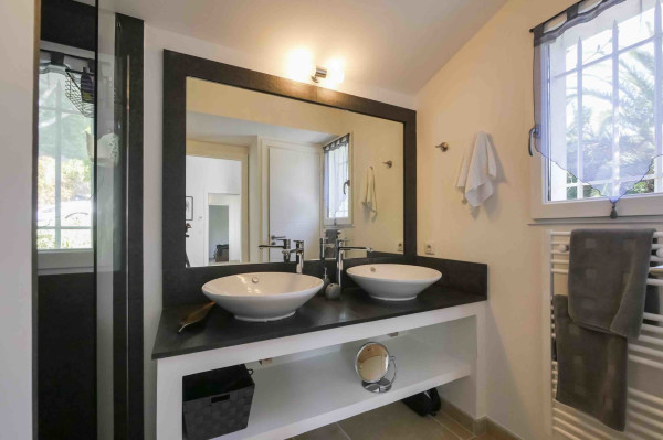 villa in St Tropez : Rent this charming villa with 4 bedrooms within walking distance to Tahiti Beach - Photo 13
