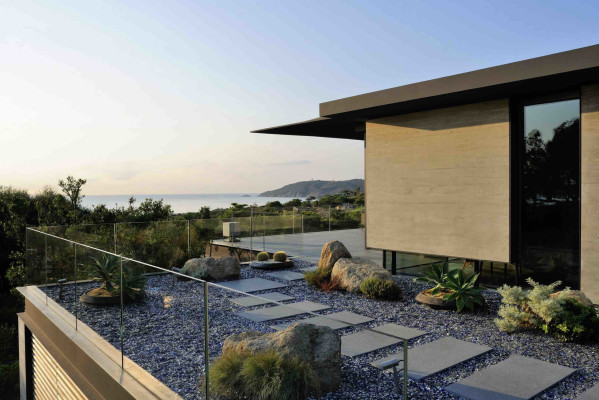 villa in St Tropez : Rent this modern villa located close to the famous Club 55, with a wonderful sea view which can accommodate 12 guests. - Photo 27