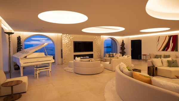 villa in St Tropez : Rent this gorgeous waterfront villa in a prestigious domain in St Tropez - Photo 13