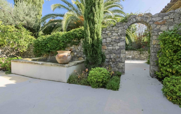 villa in St Tropez : Rent this charming villa with 4 bedrooms within walking distance to Tahiti Beach - Photo 4