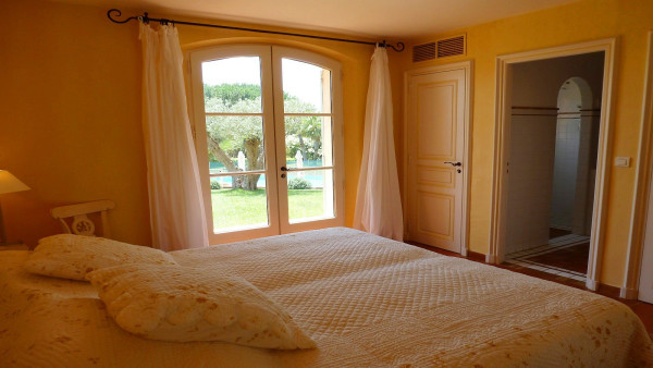 villa in St Tropez : Rent this 7 bedroom villa inside 'Les Parcs de St Tropez' - Photo 21