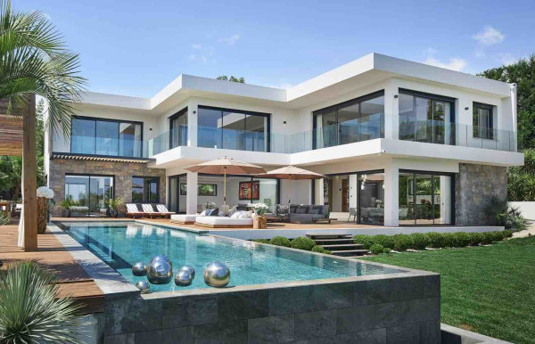 villa in Mougins : Rent stunning newly built 5 bedroom villa in an exclusive area of Mougins with easy access to Cannes - Photo 50