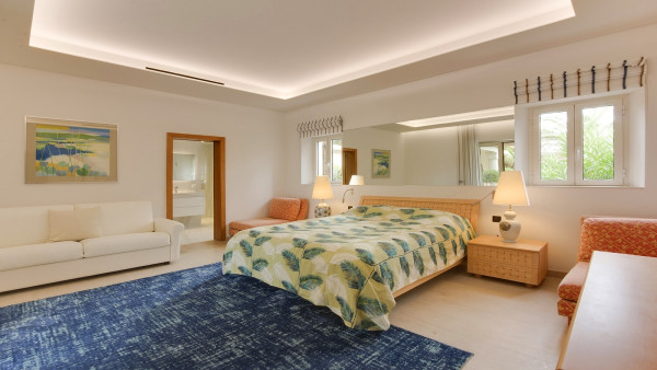 villa in St Tropez : Rent this gorgeous waterfront villa in a prestigious domain in St Tropez - Photo 20