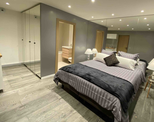 villa in Mougins : Rent stunning newly built 5 bedroom villa in an exclusive area of Mougins with easy access to Cannes - Photo 25