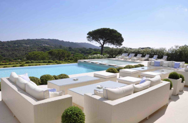 villa in St Tropez : Rent this 7 bedrooms luxurious villa located in L'escalet with a sea and hill view. - Photo 1
