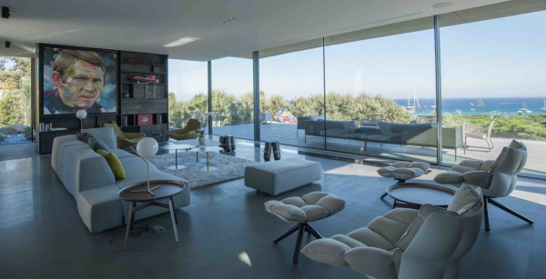 villa in St Tropez : Rent this modern villa located close to the famous Club 55, with a wonderful sea view which can accommodate 12 guests. - Photo 4