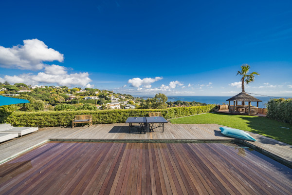 villa in Cannes : Rent this modern villa with a wonderful sea view located in a quiet area. - Photo 30