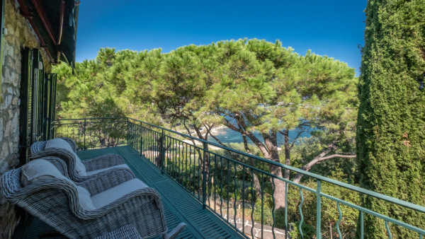 villa in St Tropez : Rent this beautiful 5 bedroom villa located within walking distance to the centre of St Tropez - Photo 30