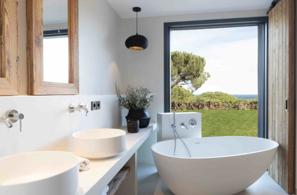 villa in St Tropez : Rent this brand new villa inside 'Les Parcs de Saint Tropez' with a nice sea view and large outdoor space. - Photo 17