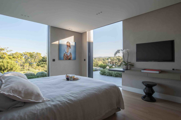 villa in St Tropez : Rent this modern villa located close to the famous Club 55, with a wonderful sea view which can accommodate 12 guests. - Photo 19