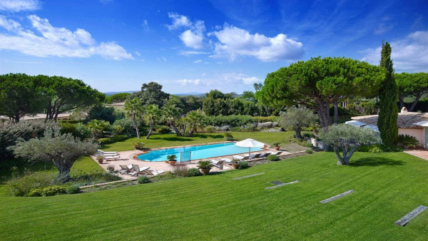 villa in St Tropez : Rent this 7 bedroom villa inside 'Les Parcs de St Tropez' - Photo 1
