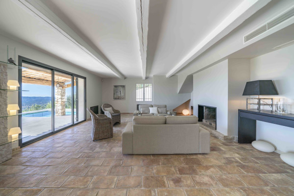 villa in Châteauneuf-Grasse : Rent this wonderful 5 bedroom house with a gorgeous hill and sea view - Photo 12