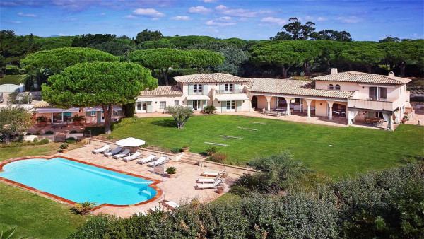 villa in St Tropez : Rent this 7 bedroom villa inside 'Les Parcs de St Tropez' - Photo 0