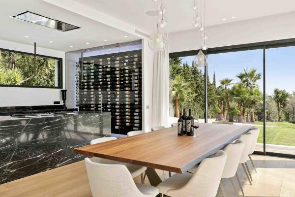 villa in Mougins : Rent stunning newly built 5 bedroom villa in an exclusive area of Mougins with easy access to Cannes - Photo 18