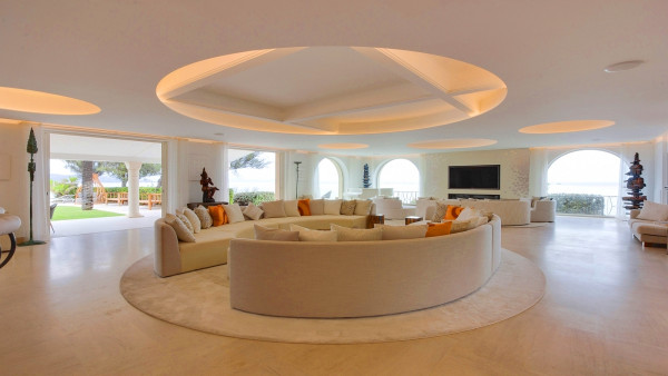 villa in St Tropez : Rent this gorgeous waterfront villa in a prestigious domain in St Tropez - Photo 9