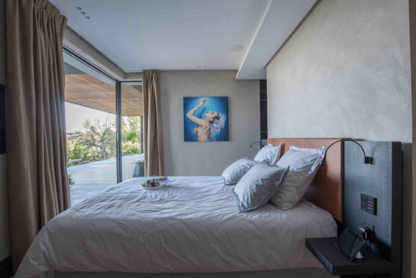 villa in St Tropez : Rent this modern villa located close to the famous Club 55, with a wonderful sea view which can accommodate 12 guests. - Photo 17