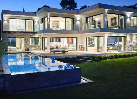 villa in Mougins : Rent stunning newly built 5 bedroom villa in an exclusive area of Mougins with easy access to Cannes - Photo 49