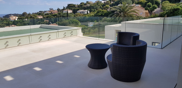 villa in St Tropez : Rent this modern 4 bedroom villa which offers a great Seaview - Photo 16