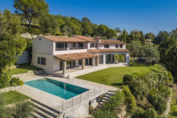 villa in Châteauneuf-Grasse : Rent this wonderful 5 bedroom house with a gorgeous hill and sea view - Photo 0