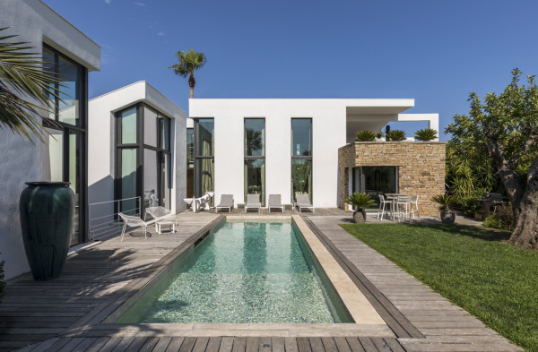villa in St Tropez : Rent this modern villa located at walking distance to the Place des Lices. - Photo 0