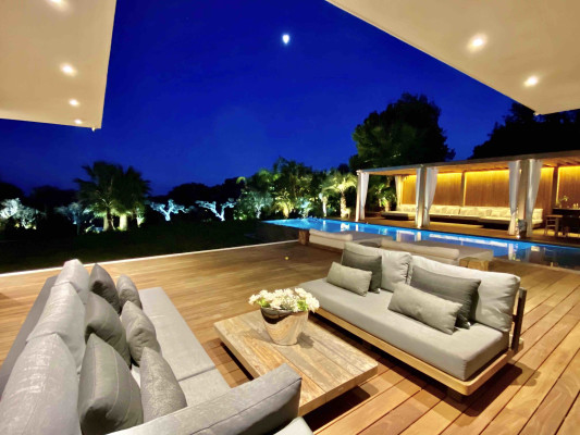 villa in Mougins : Rent stunning newly built 5 bedroom villa in an exclusive area of Mougins with easy access to Cannes - Photo 10