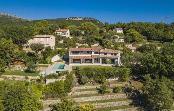 villa in Châteauneuf-Grasse : Rent this wonderful 5 bedroom house with a gorgeous hill and sea view - Photo 3