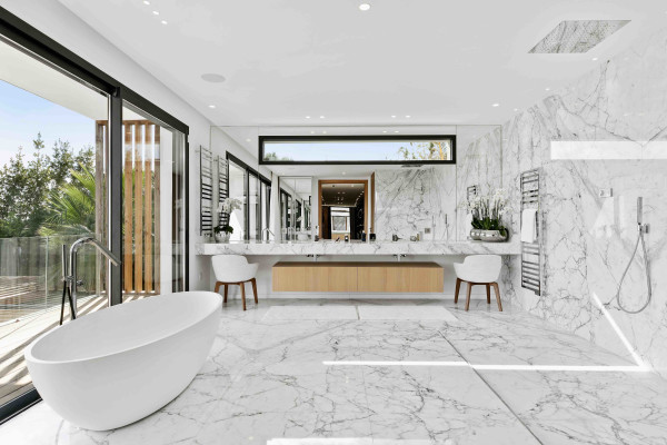 villa in Mougins : Rent stunning newly built 5 bedroom villa in an exclusive area of Mougins with easy access to Cannes - Photo 22