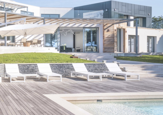 villa in Cannes : Rent Ultra Modern 7 bedroom villa overlooking the Islands off Cannes with easy access into the Croisette - Photo 45