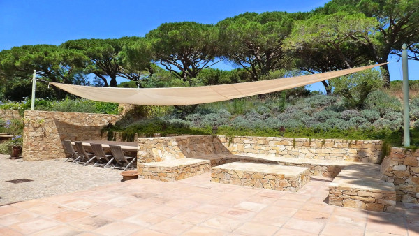 villa in St Tropez : Rent this 7 bedroom villa inside 'Les Parcs de St Tropez' - Photo 3