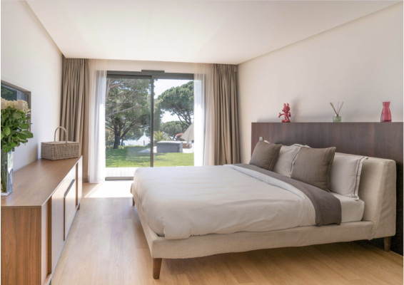 villa in Cannes : Rent Ultra Modern 7 bedroom villa overlooking the Islands off Cannes with easy access into the Croisette - Photo 22