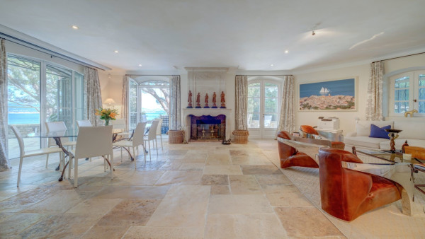 villa in St Tropez : Rent this beautiful 5 bedroom villa located within walking distance to the centre of St Tropez - Photo 16