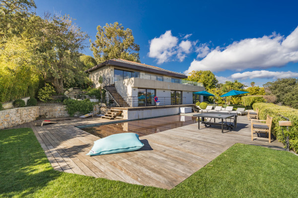 villa in Cannes : Rent this modern villa with a wonderful sea view located in a quiet area. - Photo 33