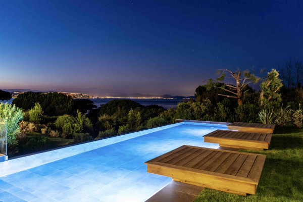 villa in St Tropez : Rent this brand new villa inside 'Les Parcs de Saint Tropez' with a nice sea view and large outdoor space. - Photo 25
