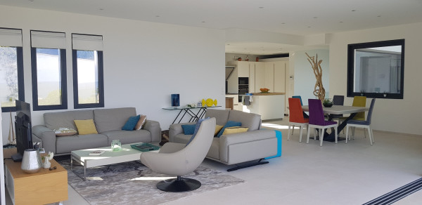 villa in St Tropez : Rent this modern 4 bedroom villa which offers a great Seaview - Photo 7