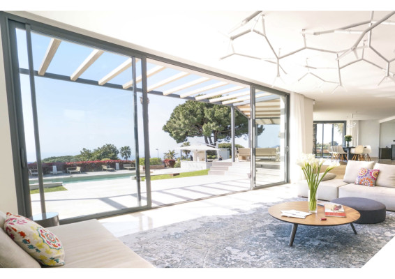villa in Cannes : Rent Ultra Modern 7 bedroom villa overlooking the Islands off Cannes with easy access into the Croisette - Photo 47