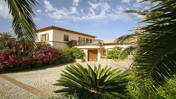 villa in St Tropez : Rent this gorgeous waterfront villa in a prestigious domain in St Tropez - Photo 35