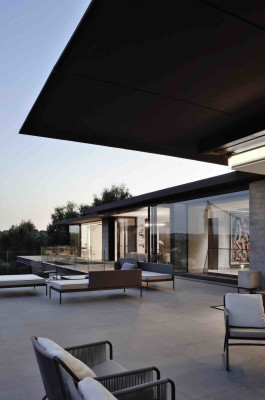 villa in St Tropez : Rent this modern villa located close to the famous Club 55, with a wonderful sea view which can accommodate 12 guests. - Photo 11