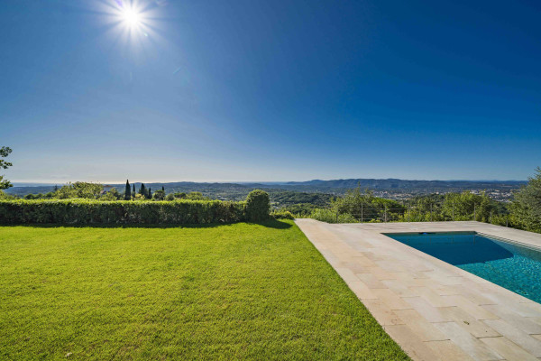 villa in Châteauneuf-Grasse : Rent this wonderful 5 bedroom house with a gorgeous hill and sea view - Photo 44