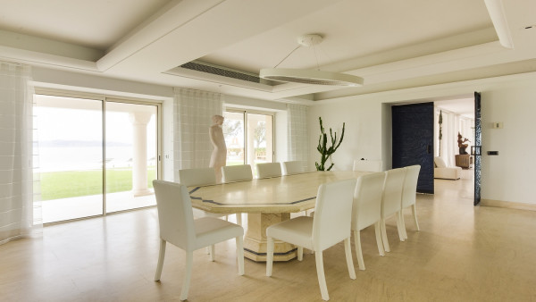 villa in St Tropez : Rent this gorgeous waterfront villa in a prestigious domain in St Tropez - Photo 16