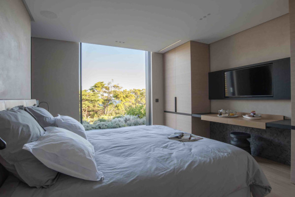 villa in St Tropez : Rent this modern villa located close to the famous Club 55, with a wonderful sea view which can accommodate 12 guests. - Photo 21