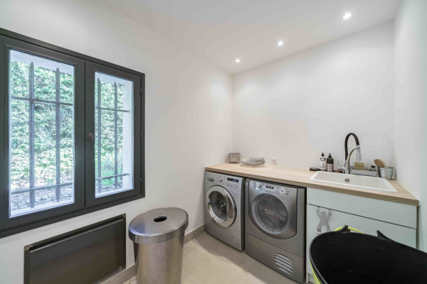 villa in Châteauneuf-Grasse : Rent this wonderful 5 bedroom house with a gorgeous hill and sea view - Photo 31