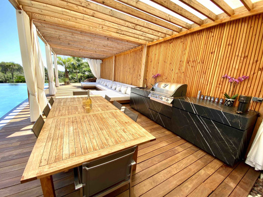 villa in Mougins : Rent stunning newly built 5 bedroom villa in an exclusive area of Mougins with easy access to Cannes - Photo 6