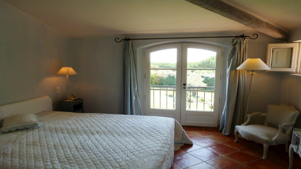 villa in St Tropez : Rent this 7 bedroom villa inside 'Les Parcs de St Tropez' - Photo 20