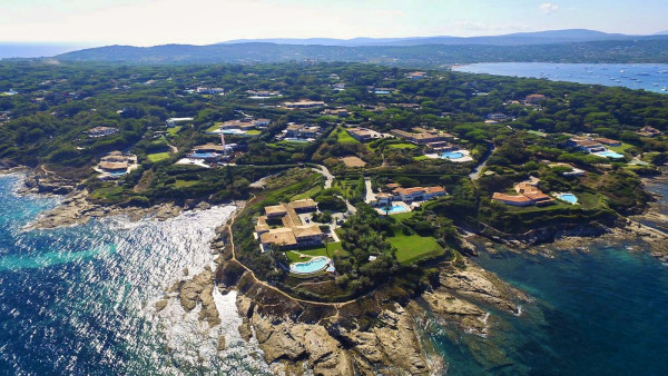 villa in St Tropez : Rent this gorgeous waterfront villa in a prestigious domain in St Tropez - Photo 31